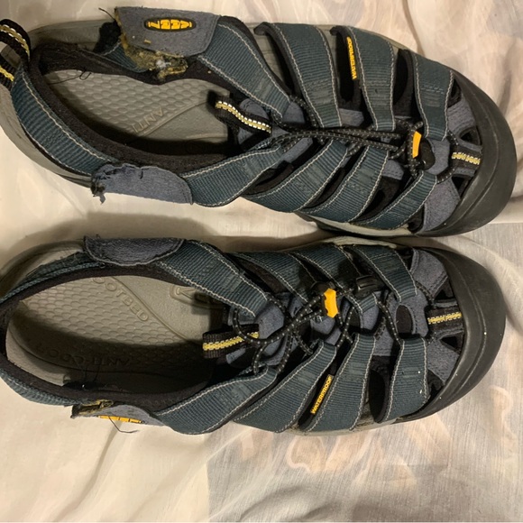 KEEN Navy and Black Adjustable Water Sandals in Men's 12 - Picture 1 of 5